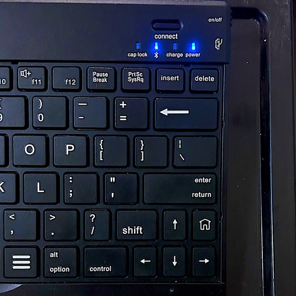 Kensington Bluetooth Keyboard Bundle! Comes with wireless mouse, mousepad! - Picture 2 of 11